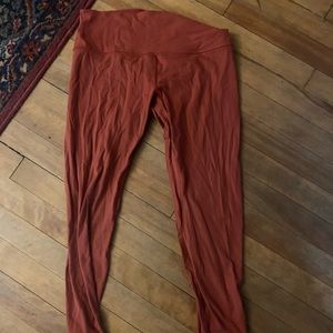 Lululemon aligns size 12